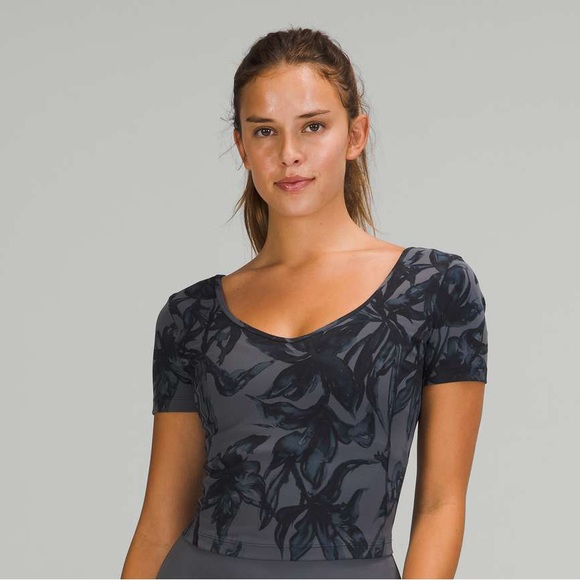 lululemon Women's Yoga Align T-Shirt - Nulu Fabric size 8 - Picture 2 of 11